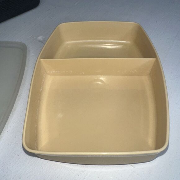 Vintage Tupperware 813-3 Divided Snack & Sandwich Container W/Lid 814-4 Almond - Picture 4 of 11